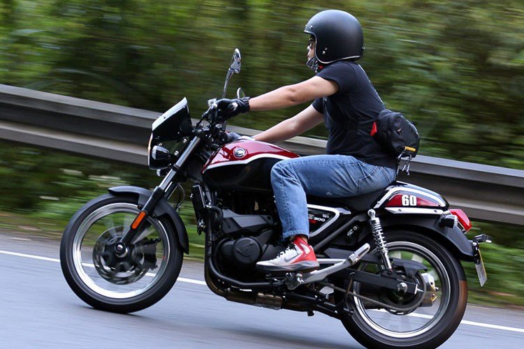 Essential Skills for Riding a Motorcycle – Tips for Safety and Efficiency