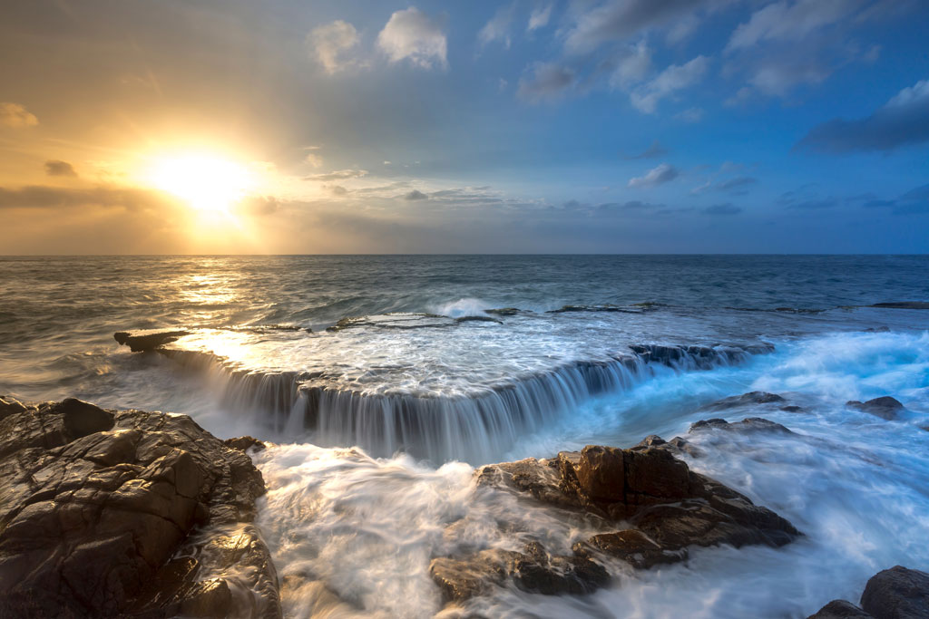 Conquering Vietnam’s Most Breathtaking Roads by Motorcycle – A Journey of Freedom and Passion