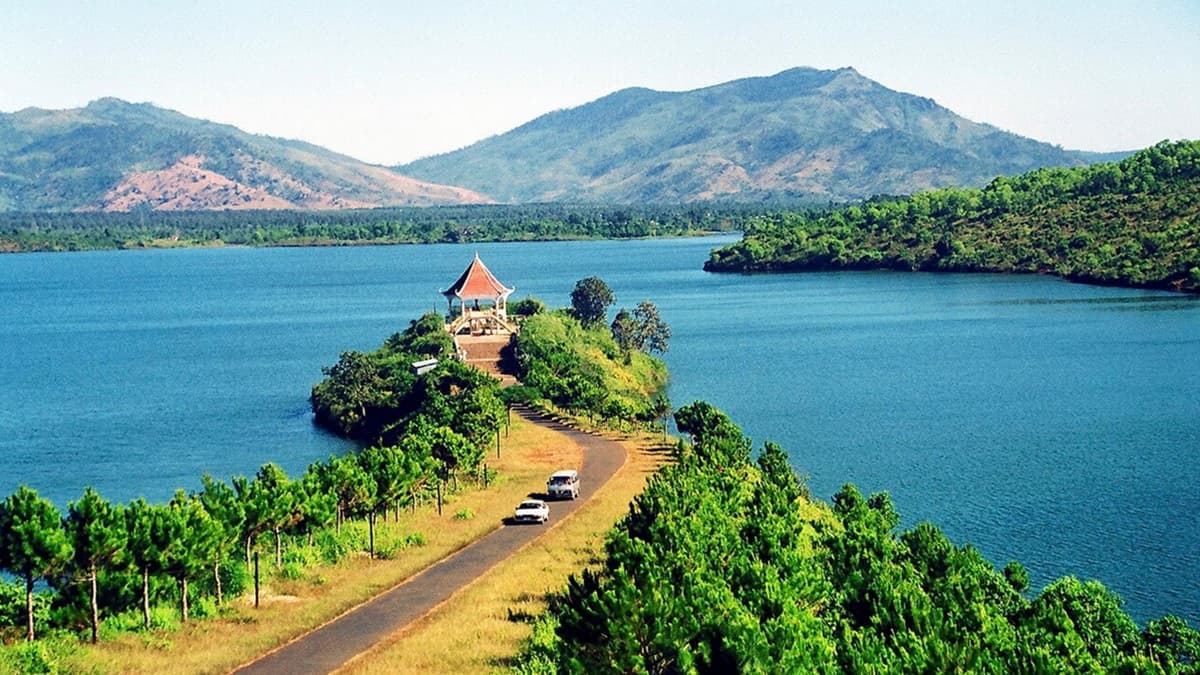 Discovering the Central Highlands by Motorcycle: From Buôn Ma Thuột to Kon Tum