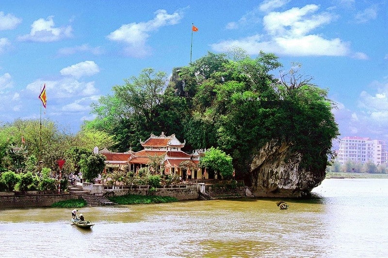 Top Most Beautiful Pagodas in Ninh Binh – A Spiritual Journey Amid the Landscapes of Trang An