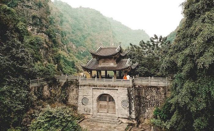 Top Most Beautiful Pagodas in Ninh Binh – A Spiritual Journey Amid the Landscapes of Trang An