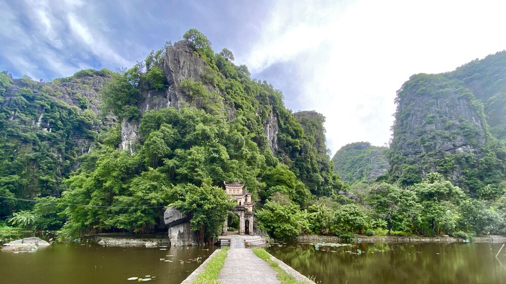Top Most Beautiful Pagodas in Ninh Binh – A Spiritual Journey Amid the Landscapes of Trang An