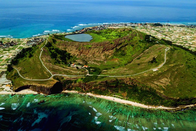 Ly Son Island – A Love Song of Turquoise Seas, Ancient Volcanoes, and the Wind of Quang Ngai